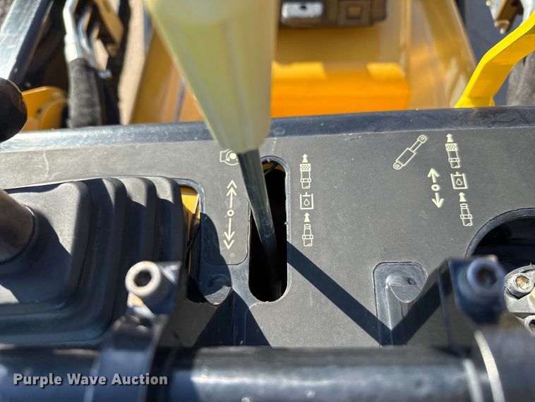 image for item DZ8931 2016 Vermeer S725TX compact utility loader