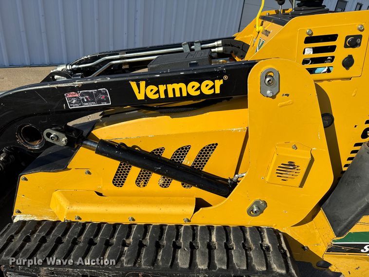 image for item DZ8931 2016 Vermeer S725TX compact utility loader