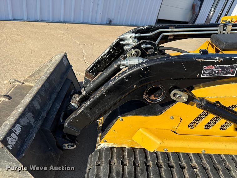 image for item DZ8931 2016 Vermeer S725TX compact utility loader