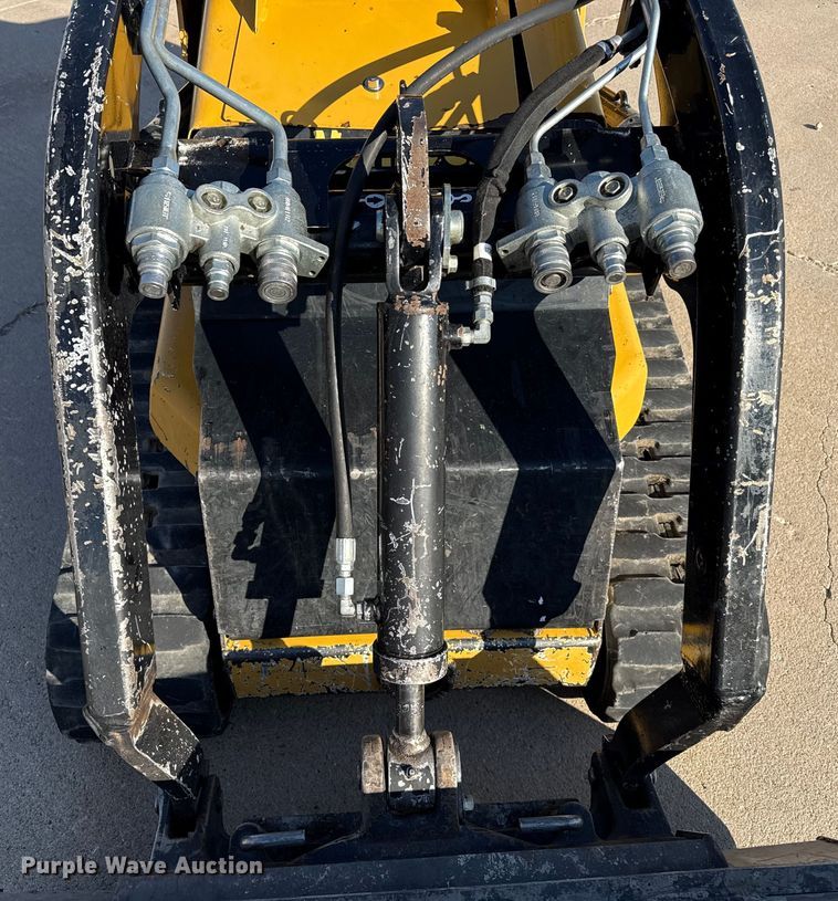 image for item DZ8931 2016 Vermeer S725TX compact utility loader