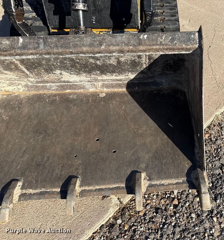 image for item DZ8931 2016 Vermeer S725TX compact utility loader