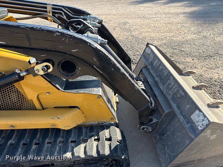 image for item DZ8931 2016 Vermeer S725TX compact utility loader