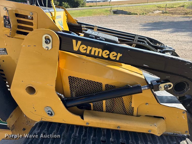 image for item DZ8931 2016 Vermeer S725TX compact utility loader
