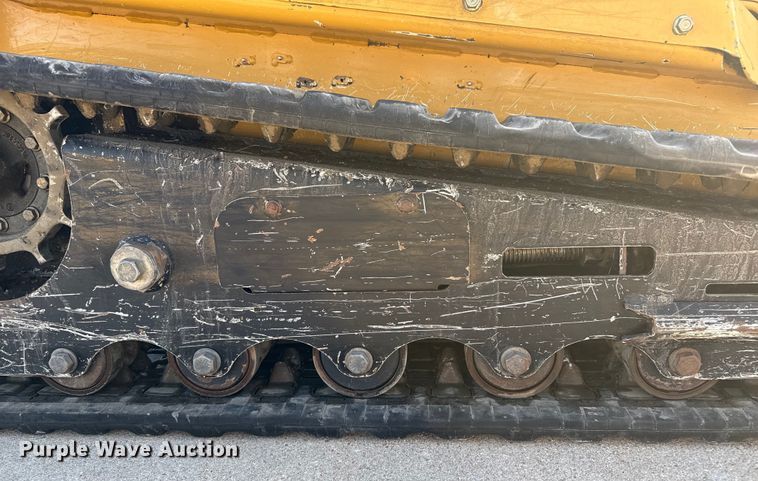 image for item DZ8931 2016 Vermeer S725TX compact utility loader