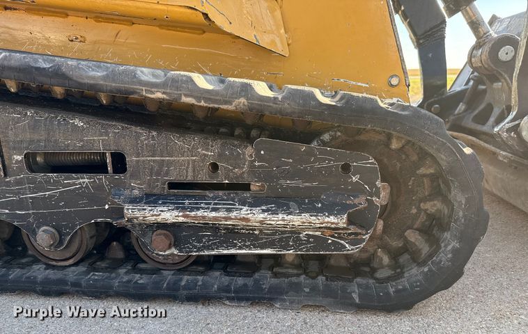 image for item DZ8931 2016 Vermeer S725TX compact utility loader