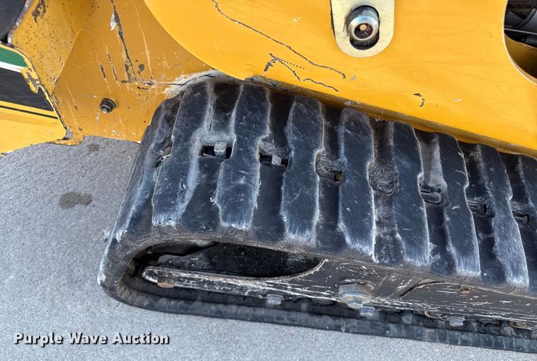 image for item DZ8931 2016 Vermeer S725TX compact utility loader