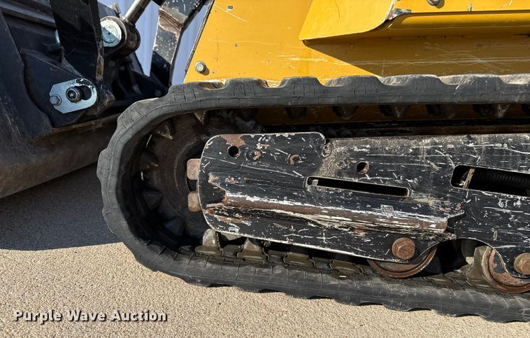 image for item DZ8931 2016 Vermeer S725TX compact utility loader