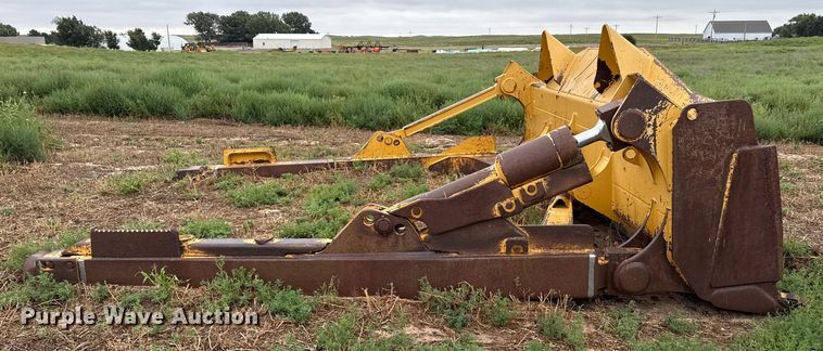 image for item DZ8952 Liebherr dozer blade