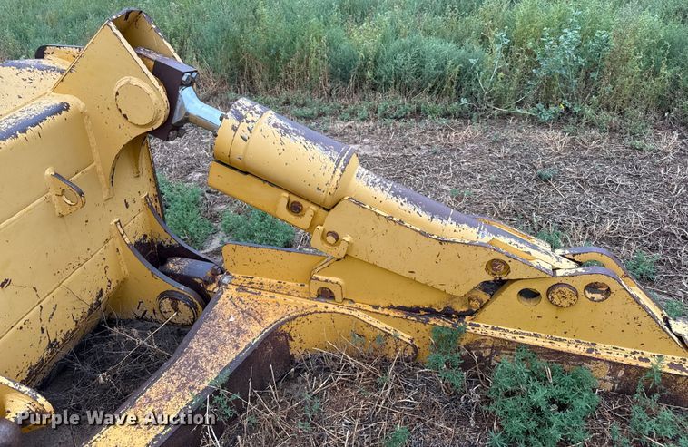 image for item DZ8952 Liebherr dozer blade