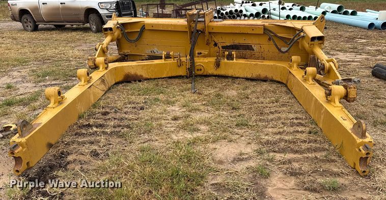 image for item DZ8953 Caterpillar dozer blade
