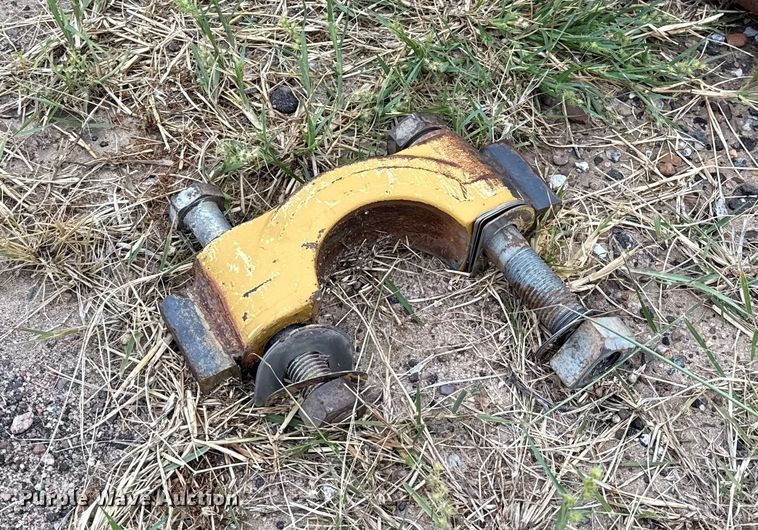 image for item DZ8953 Caterpillar dozer blade