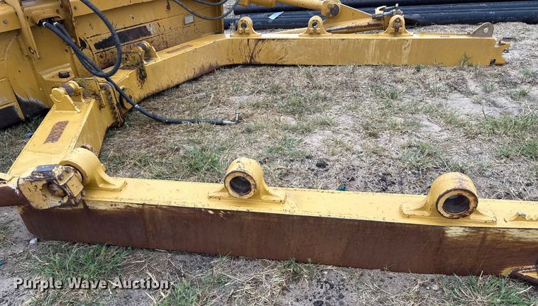 image for item DZ8953 Caterpillar dozer blade