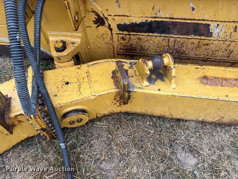 image for item DZ8953 Caterpillar dozer blade