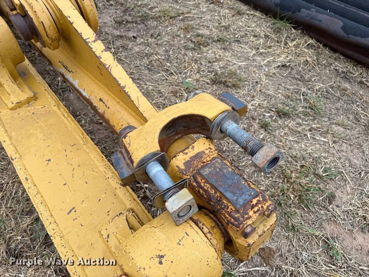 image for item DZ8953 Caterpillar dozer blade