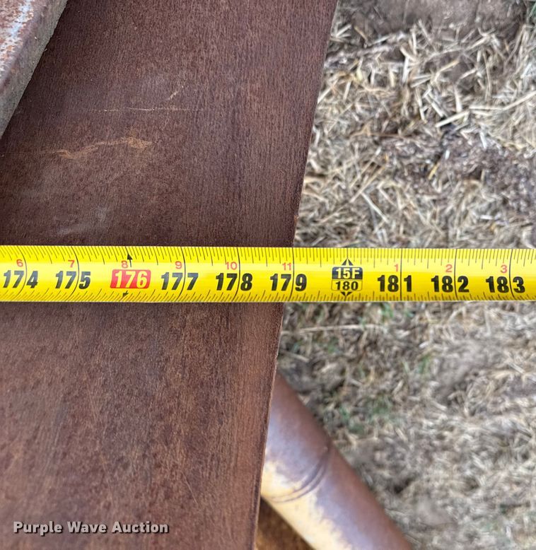 image for item DZ8953 Caterpillar dozer blade