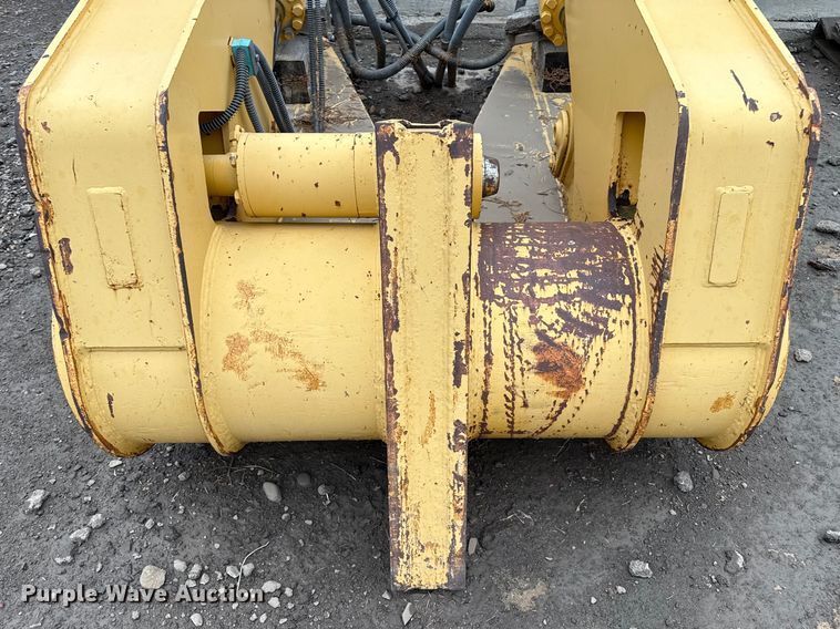 image for item DZ8958 Liebherr ripper attachment