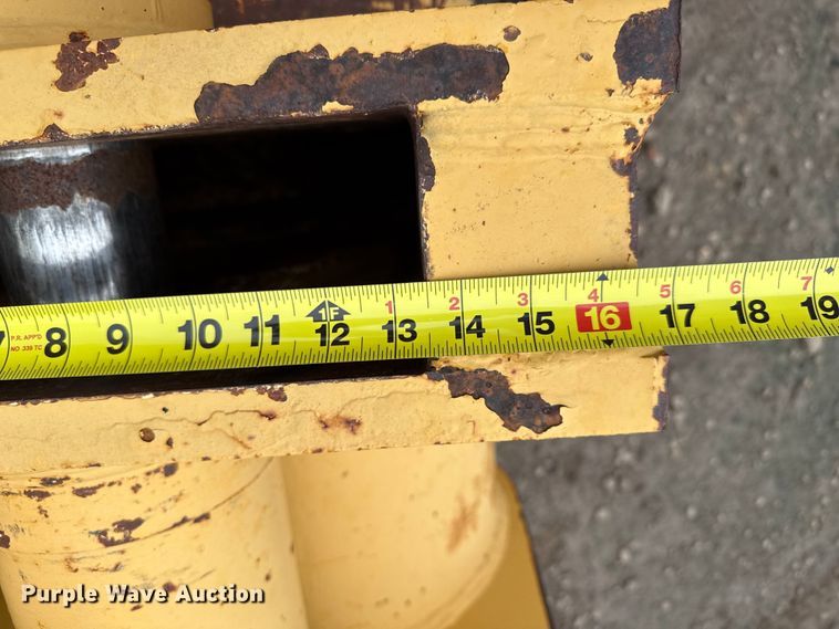 image for item DZ8958 Liebherr ripper attachment