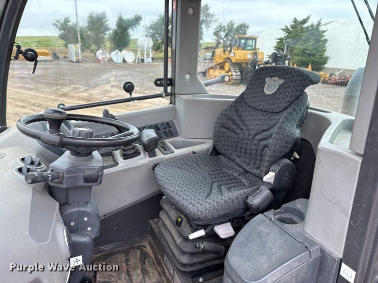 image for item DZ8959 2020 Case 221F compact wheel loader