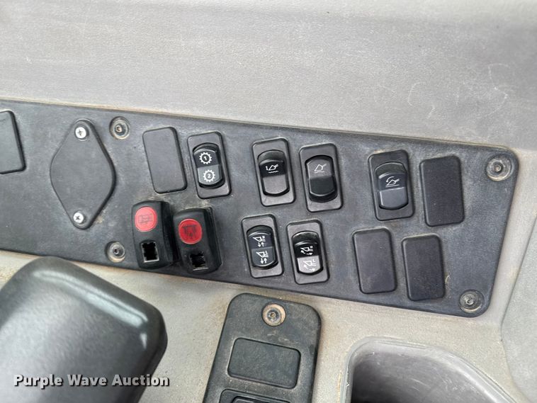 image for item DZ8959 2020 Case 221F compact wheel loader