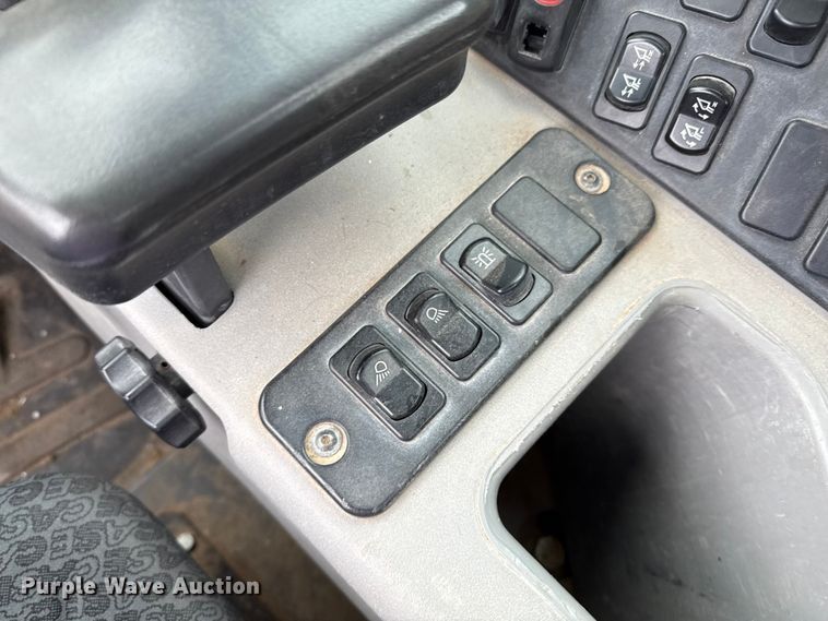 image for item DZ8959 2020 Case 221F compact wheel loader