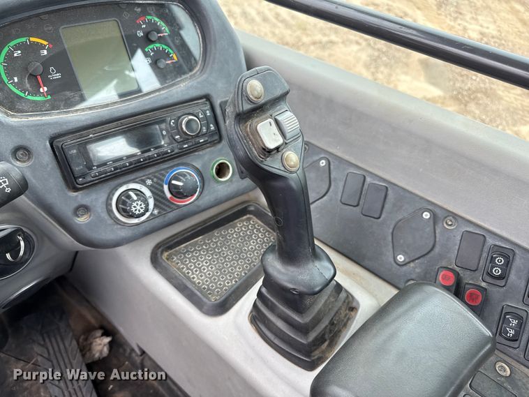 image for item DZ8959 2020 Case 221F compact wheel loader