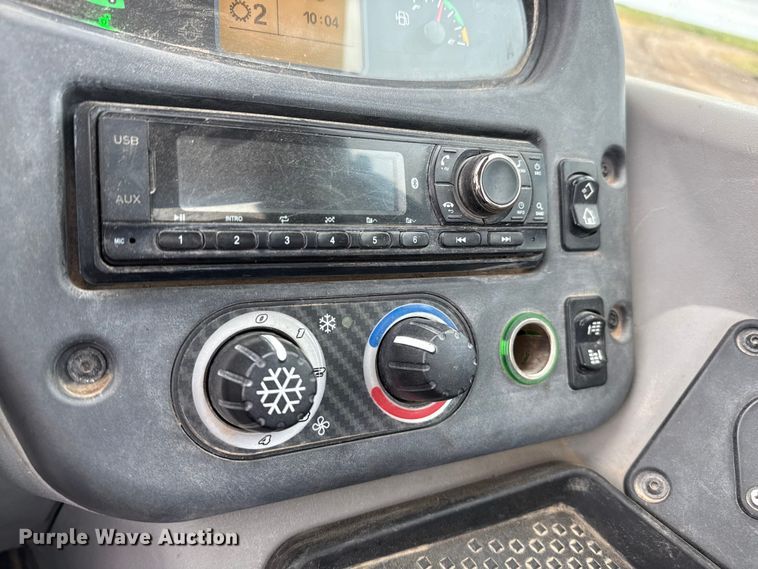 image for item DZ8959 2020 Case 221F compact wheel loader