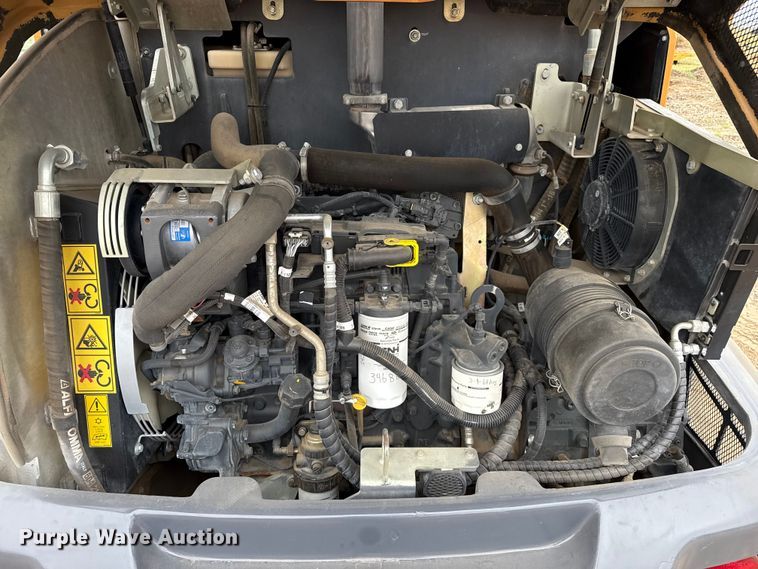 image for item DZ8959 2020 Case 221F compact wheel loader