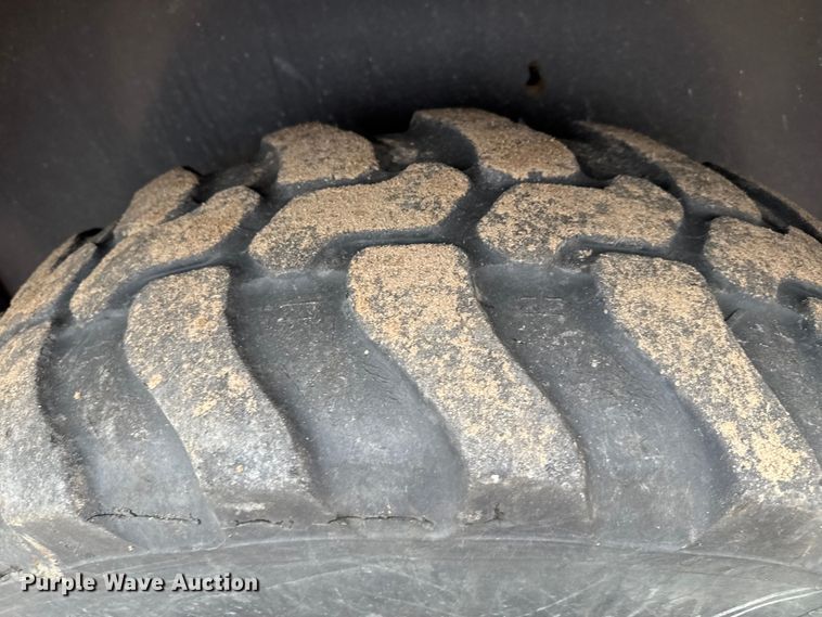 image for item DZ8959 2020 Case 221F compact wheel loader