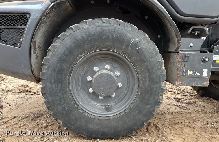 image for item DZ8959 2020 Case 221F compact wheel loader