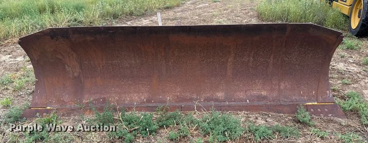 image for item DZ8960 Caterpillar dozer blade