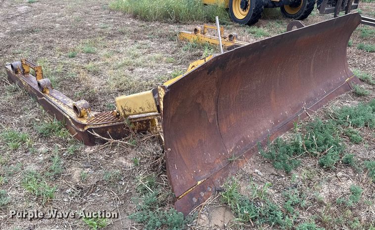 image for item DZ8960 Caterpillar dozer blade