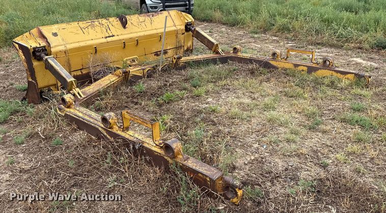 image for item DZ8960 Caterpillar dozer blade