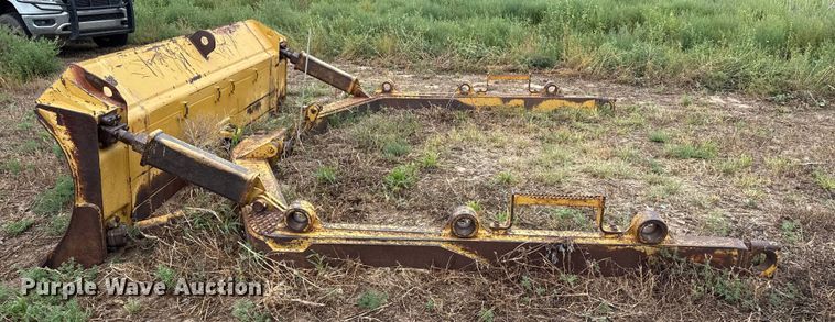 image for item DZ8960 Caterpillar dozer blade