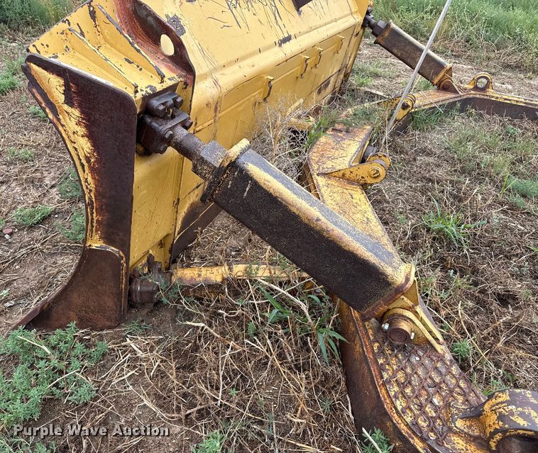 image for item DZ8960 Caterpillar dozer blade
