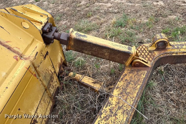 image for item DZ8960 Caterpillar dozer blade