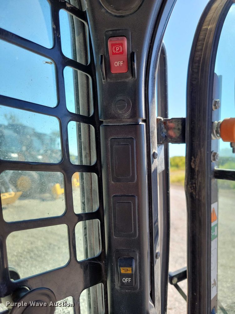 image for item EA2526 2020 Bobcat  T770 tracked skid steer loader