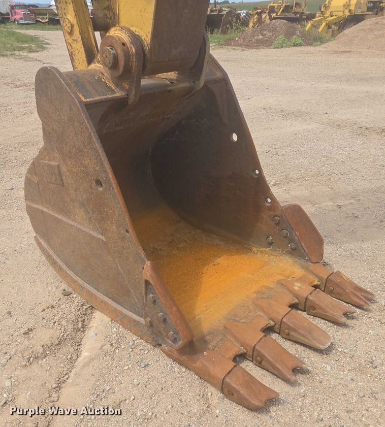 image for item EB0999 1997 Caterpillar 330B L excavator