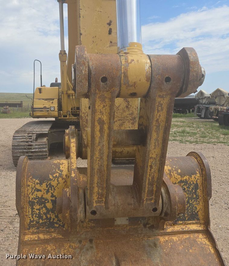 image for item EB0999 1997 Caterpillar 330B L excavator