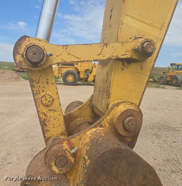 image for item EB0999 1997 Caterpillar 330B L excavator