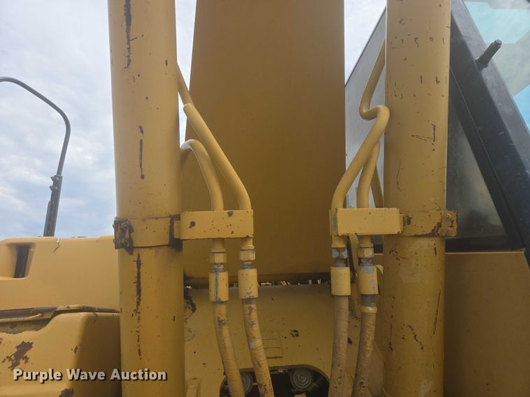 image for item EB0999 1997 Caterpillar 330B L excavator