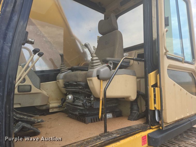 image for item EB0999 1997 Caterpillar 330B L excavator