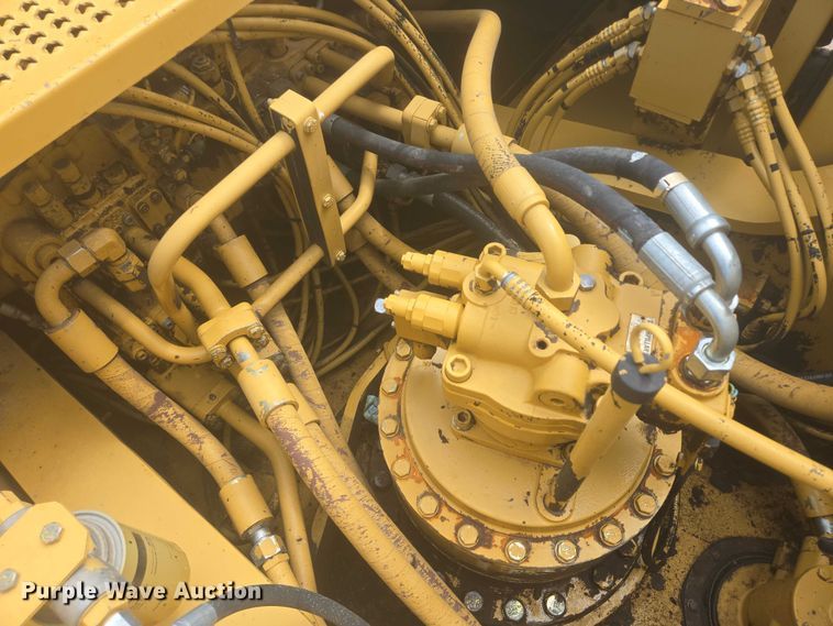image for item EB0999 1997 Caterpillar 330B L excavator