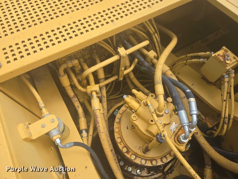 image for item EB0999 1997 Caterpillar 330B L excavator