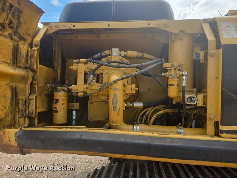 image for item EB0999 1997 Caterpillar 330B L excavator