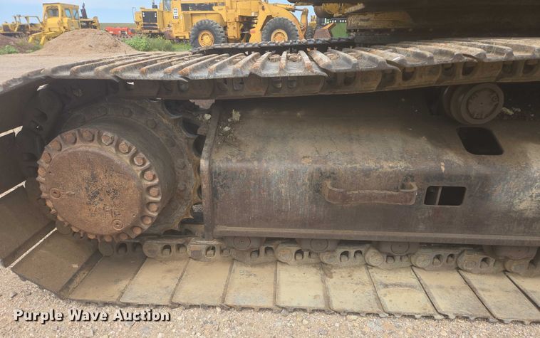 image for item EB0999 1997 Caterpillar 330B L excavator