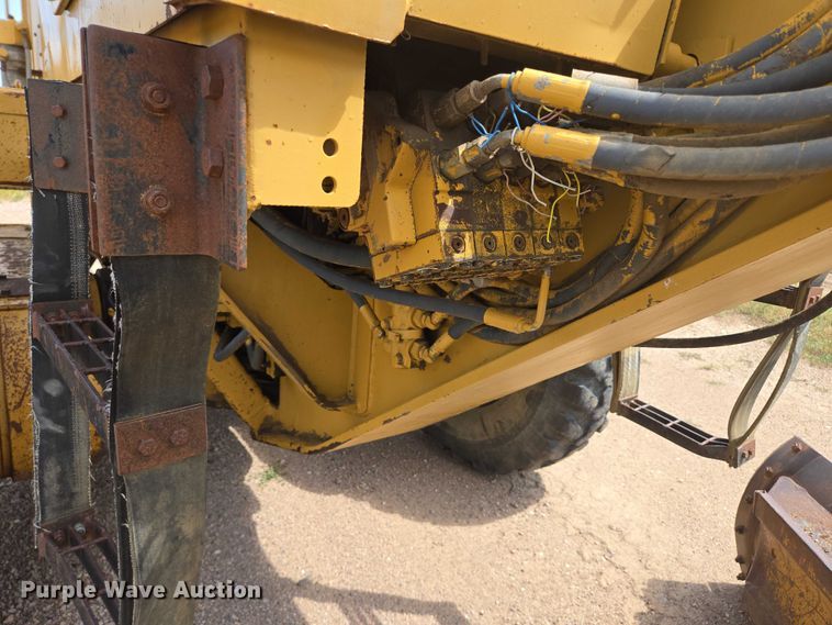image for item EB1002 1983 Caterpillar 140G motor grader
