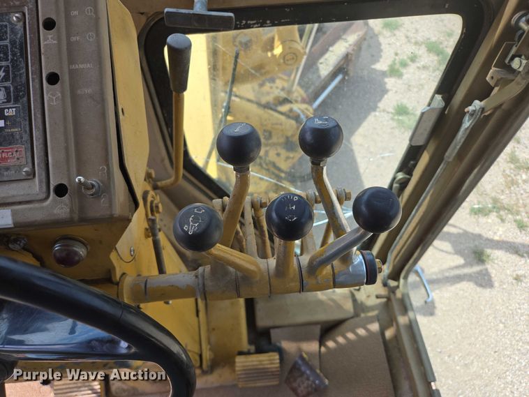 image for item EB1002 1983 Caterpillar 140G motor grader