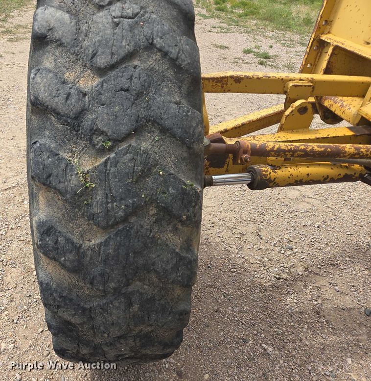 image for item EB1002 1983 Caterpillar 140G motor grader