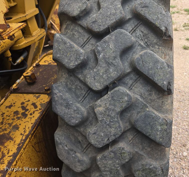 image for item EB1002 1983 Caterpillar 140G motor grader