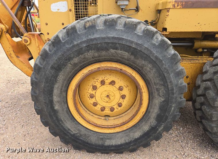 image for item EB1002 1983 Caterpillar 140G motor grader